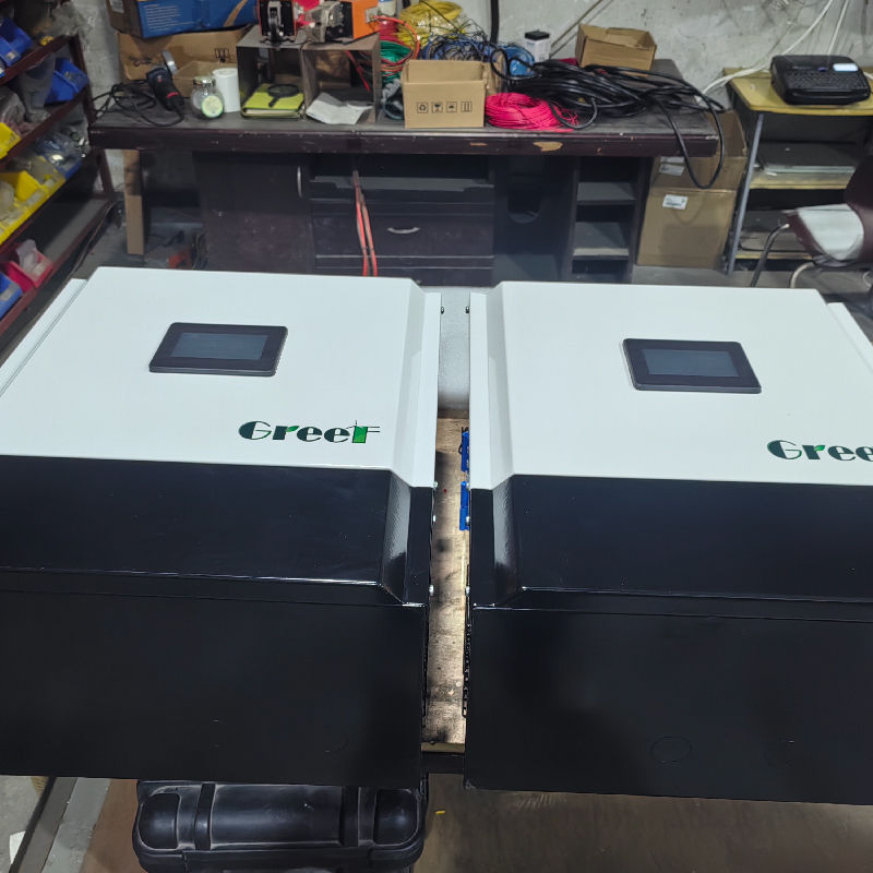 定格出力電流100A/200A/80A/150A、周囲温度-25℃～50℃のオフグリッドコントローラー