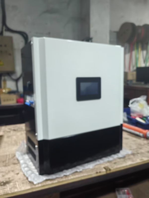 48V/240V オフグリッドコントローラー 最大入力電圧 600V MPPT電圧範囲 90-530V 再生可能エネルギーシステム向けカスタマイズ