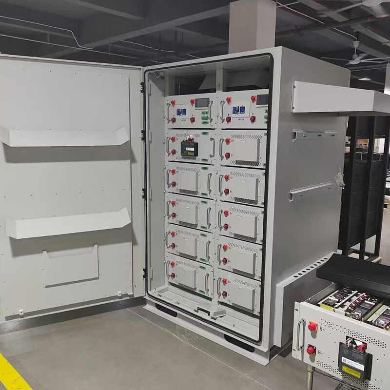 屋外電池キャビネット 16kWh 電力保護 IP54 と エネルギー貯蔵のためのモジュール式スケーラビリティ