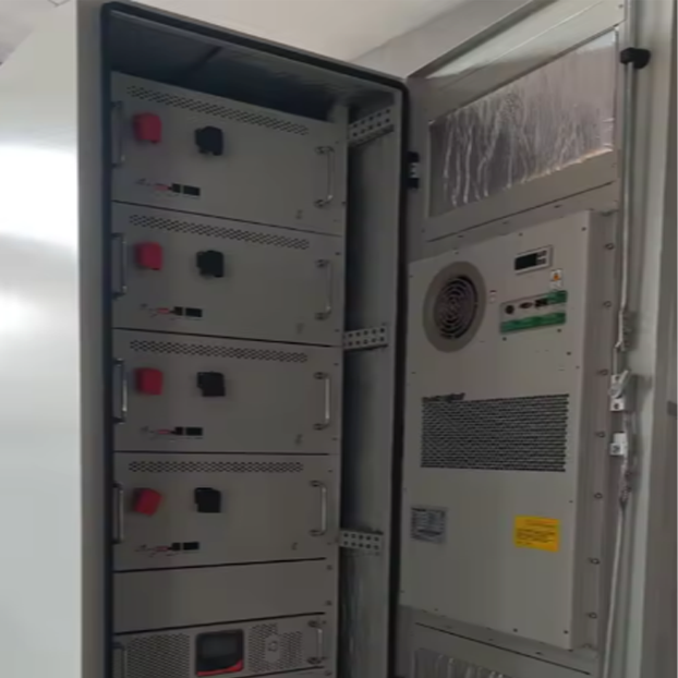 エネルギー貯蔵用の産業用空冷機能を備えた 51.2V モジュール式のスケーラブルな屋外バッテリー キャビネット