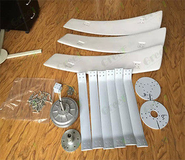 GV 垂直軸風力タービン あらゆる気象条件に対応 カットイン風速 3 m/s オプション電圧 24-380Vac